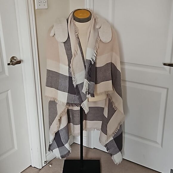 Ardene Women's Scarf & Gloves Set Cream - Picture 1 of 16